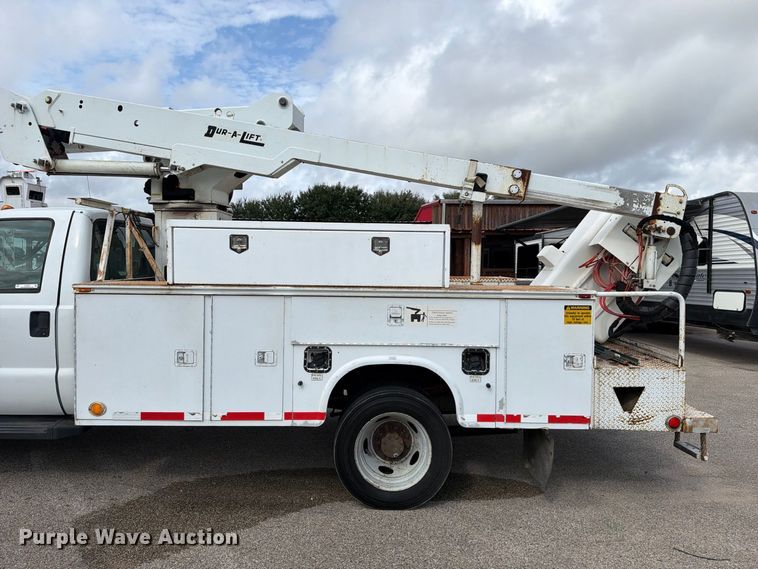image for item EU0965 2006 Ford F550 bucket truck