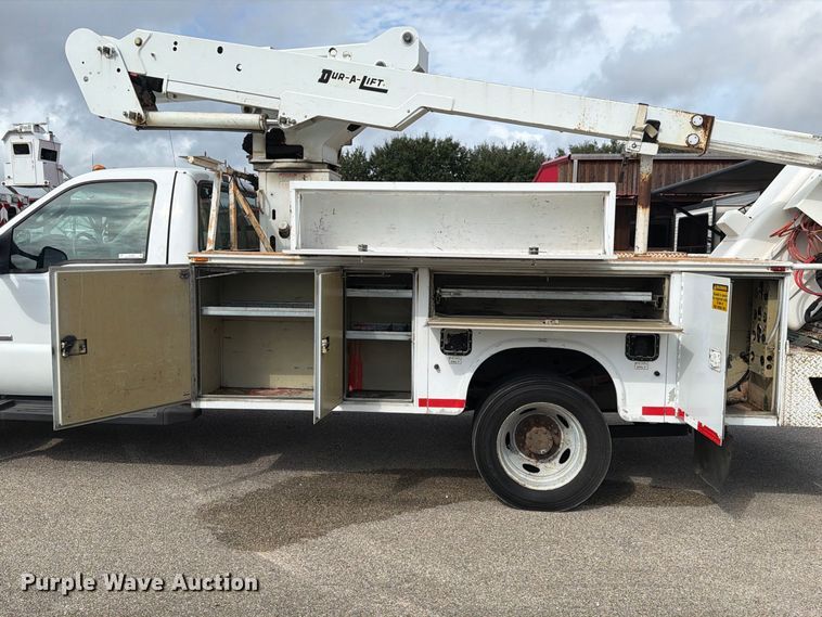 image for item EU0965 2006 Ford F550 bucket truck