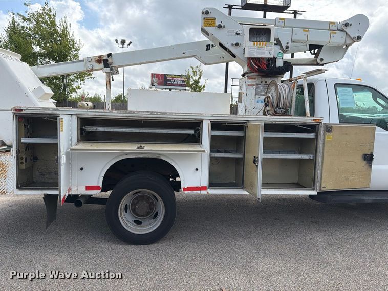 image for item EU0965 2006 Ford F550 bucket truck