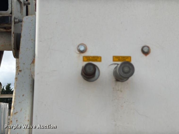 image for item EU0965 2006 Ford F550 bucket truck