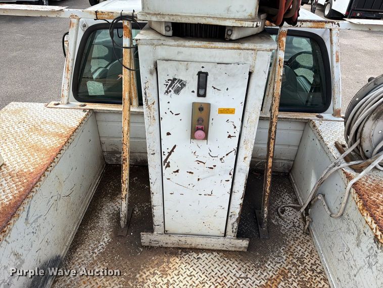 image for item EU0965 2006 Ford F550 bucket truck