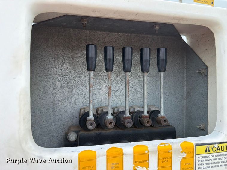 image for item EU0965 2006 Ford F550 bucket truck