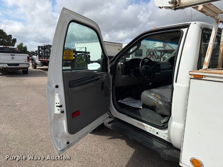 image for item EU0965 2006 Ford F550 bucket truck