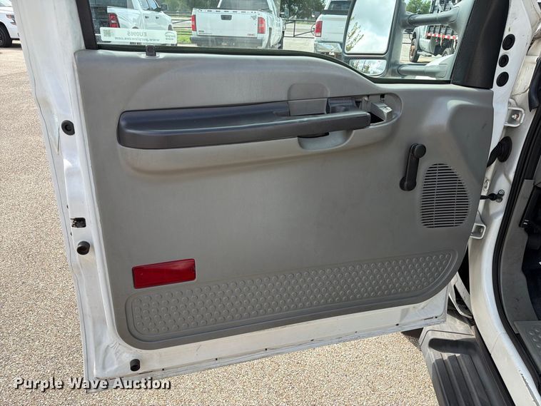 image for item EU0965 2006 Ford F550 bucket truck