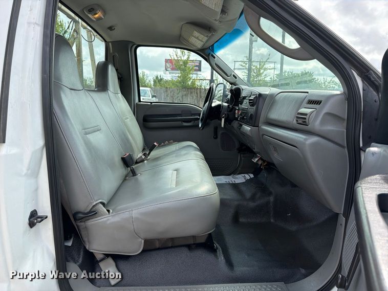 image for item EU0965 2006 Ford F550 bucket truck