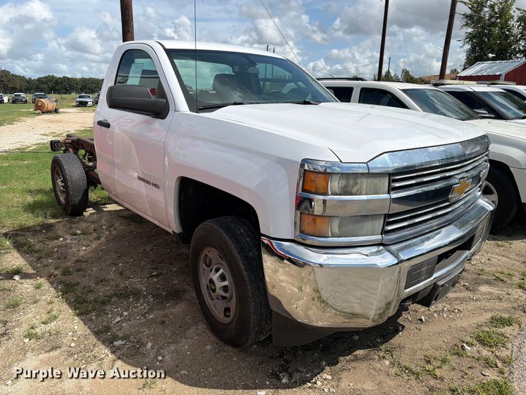 image for item EU0967 2016 Chevrolet Silverado 2500HD pickup truck cab and chassis