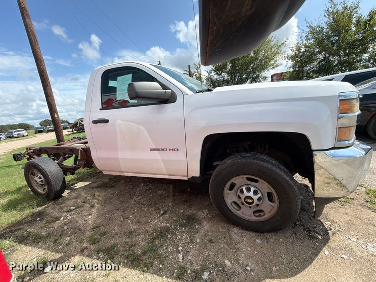 image for item EU0967 2016 Chevrolet Silverado 2500HD pickup truck cab and chassis