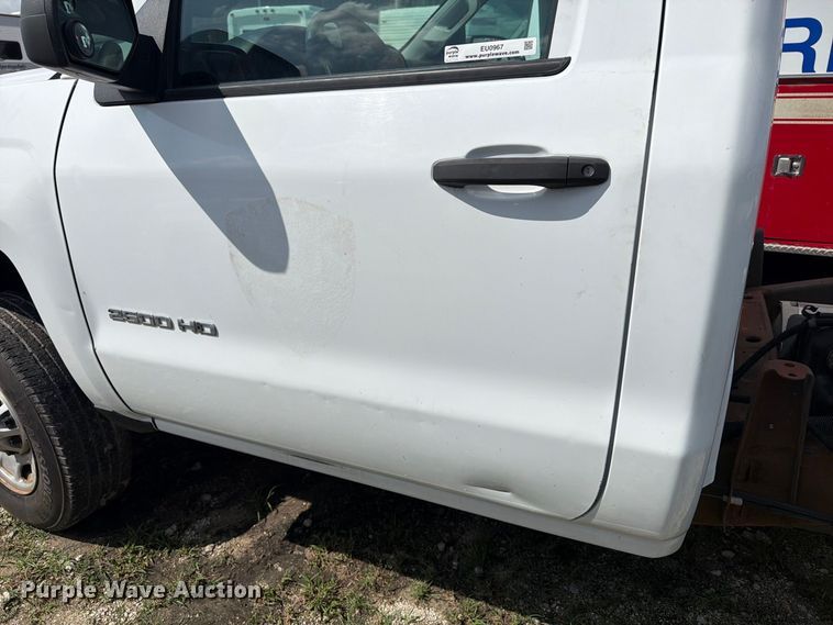 image for item EU0967 2016 Chevrolet Silverado 2500HD pickup truck cab and chassis
