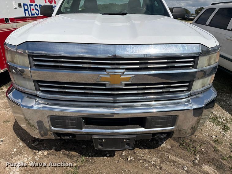 image for item EU0967 2016 Chevrolet Silverado 2500HD pickup truck cab and chassis