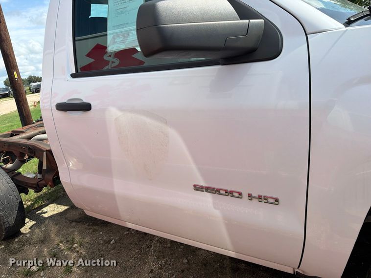 image for item EU0967 2016 Chevrolet Silverado 2500HD pickup truck cab and chassis