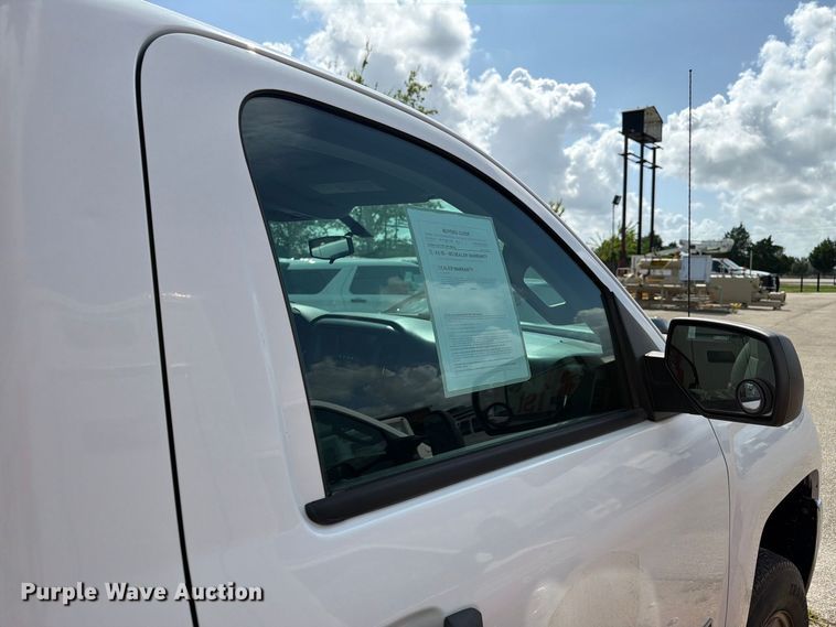image for item EU0967 2016 Chevrolet Silverado 2500HD pickup truck cab and chassis