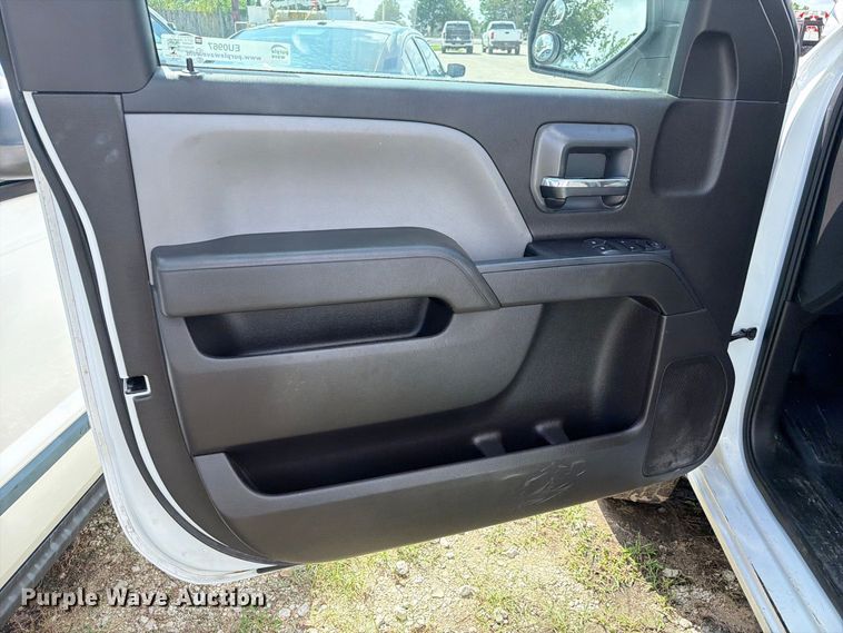 image for item EU0967 2016 Chevrolet Silverado 2500HD pickup truck cab and chassis