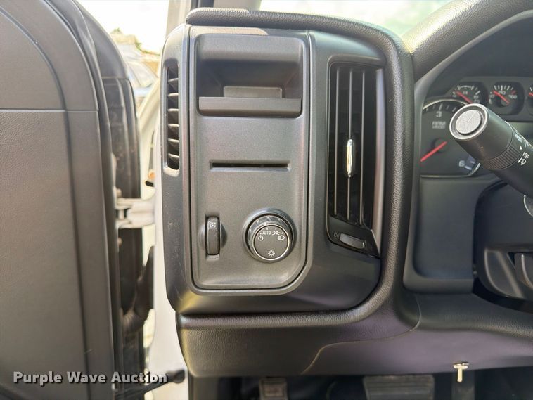 image for item EU0967 2016 Chevrolet Silverado 2500HD pickup truck cab and chassis