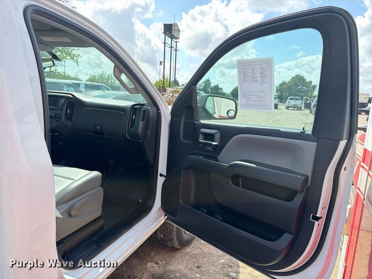 image for item EU0967 2016 Chevrolet Silverado 2500HD pickup truck cab and chassis