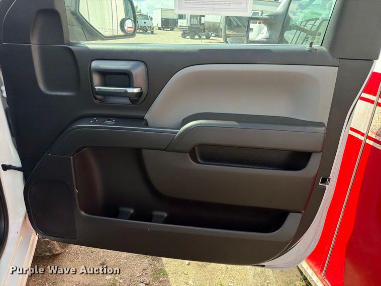 image for item EU0967 2016 Chevrolet Silverado 2500HD pickup truck cab and chassis
