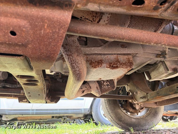 image for item EU0967 2016 Chevrolet Silverado 2500HD pickup truck cab and chassis