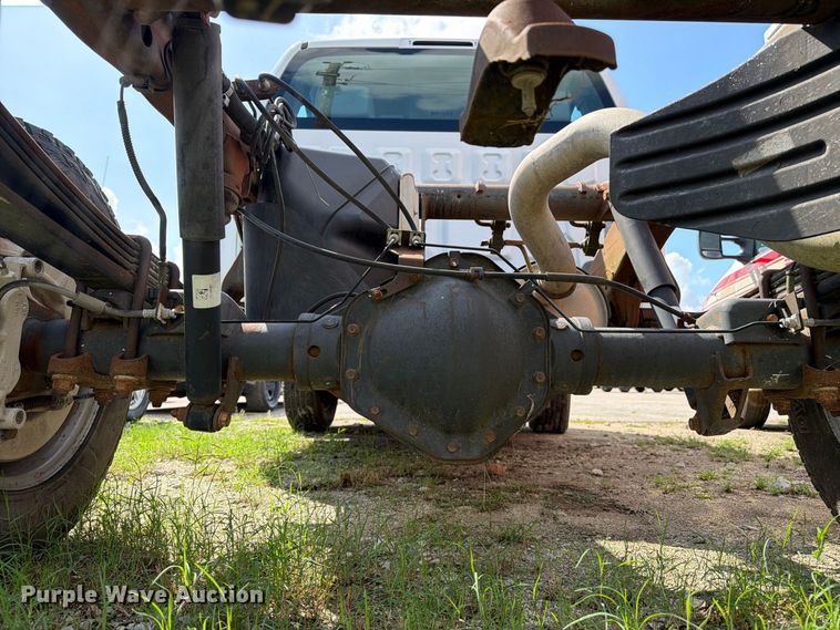 image for item EU0967 2016 Chevrolet Silverado 2500HD pickup truck cab and chassis