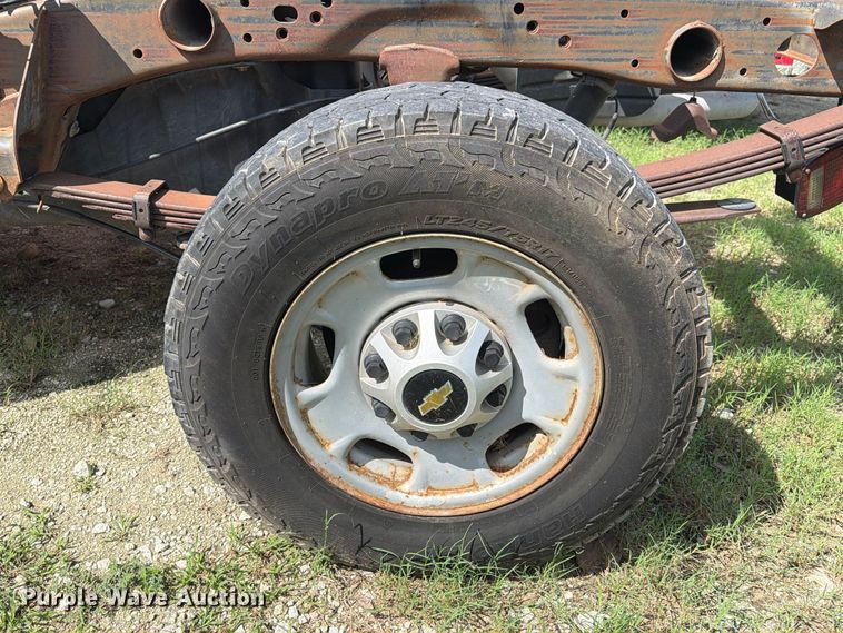 image for item EU0967 2016 Chevrolet Silverado 2500HD pickup truck cab and chassis