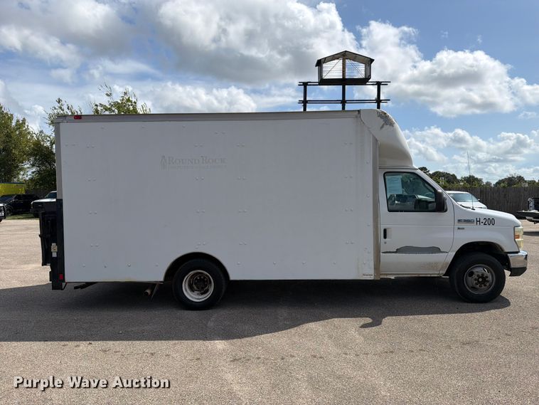 image for item EU0968 2011 Ford E350 box truck