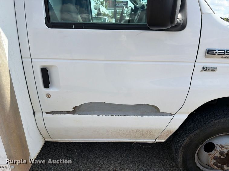 image for item EU0968 2011 Ford E350 box truck