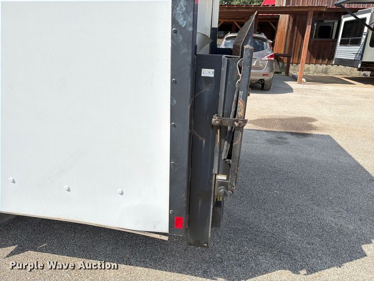 image for item EU0968 2011 Ford E350 box truck