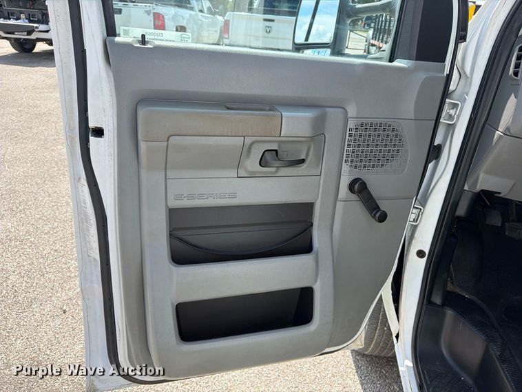 image for item EU0968 2011 Ford E350 box truck