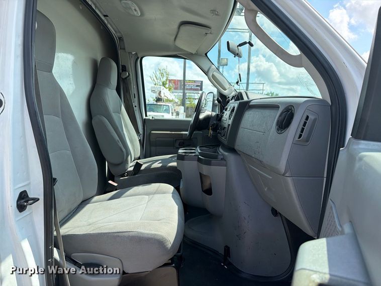 image for item EU0968 2011 Ford E350 box truck