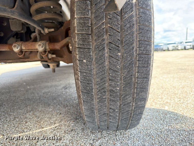 image for item EU0968 2011 Ford E350 box truck