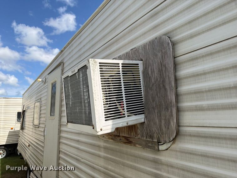 image for item EU0969 2006 Gulf Stream camper