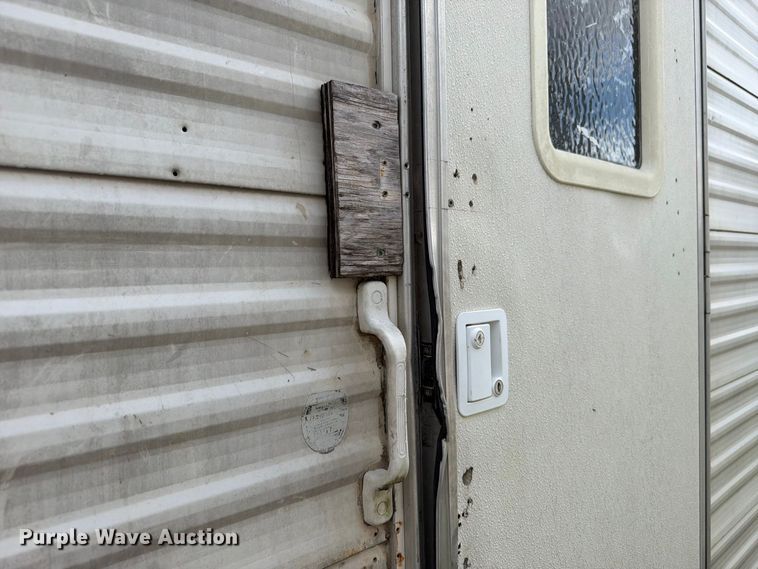 image for item EU0969 2006 Gulf Stream camper