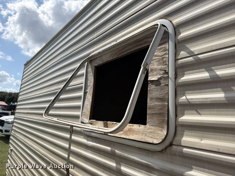 image for item EU0969 2006 Gulf Stream camper