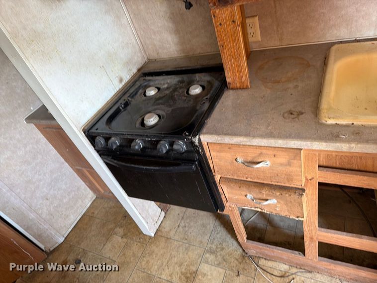 image for item EU0969 2006 Gulf Stream camper