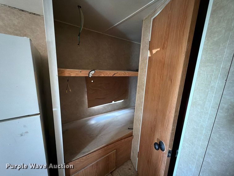 image for item EU0969 2006 Gulf Stream camper