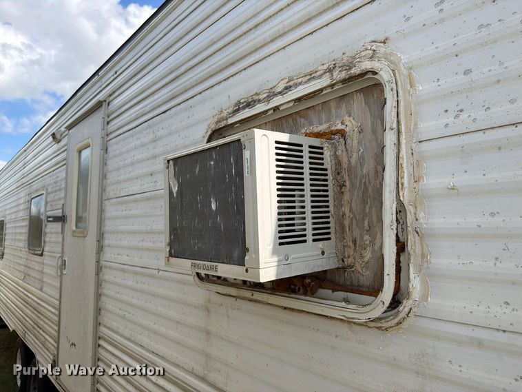 image for item EU0970 2006 Gulf Stream camper
