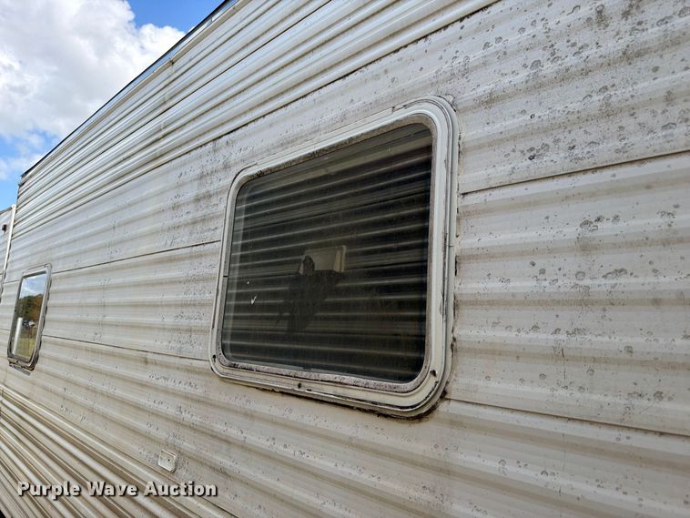 image for item EU0970 2006 Gulf Stream camper