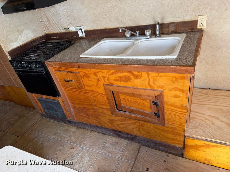 image for item EU0970 2006 Gulf Stream camper