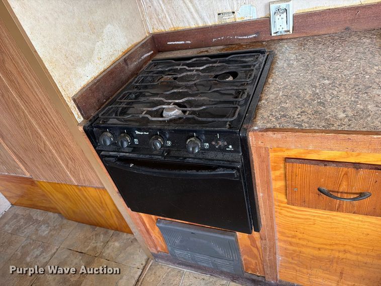 image for item EU0970 2006 Gulf Stream camper