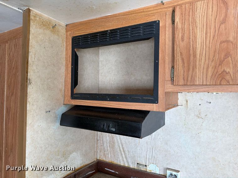 image for item EU0970 2006 Gulf Stream camper