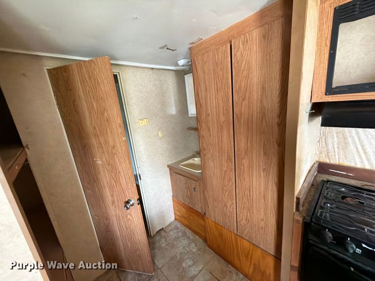 image for item EU0970 2006 Gulf Stream camper