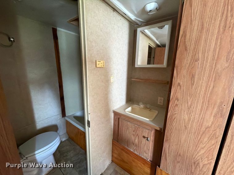image for item EU0970 2006 Gulf Stream camper