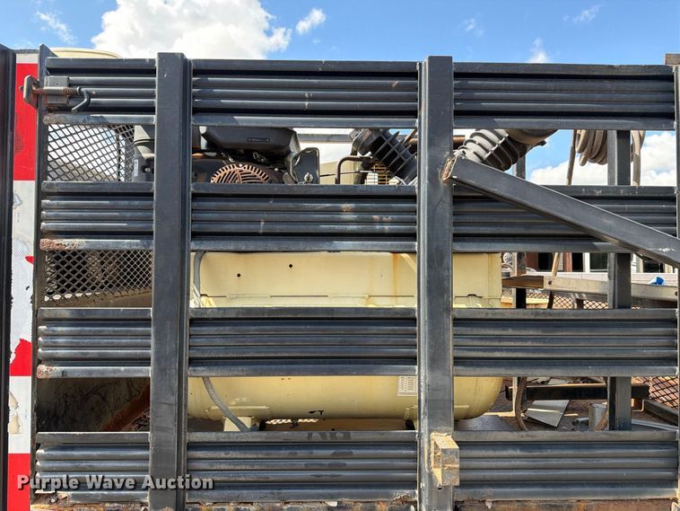 image for item EU0971 2012 Ford F450 flatbed truck