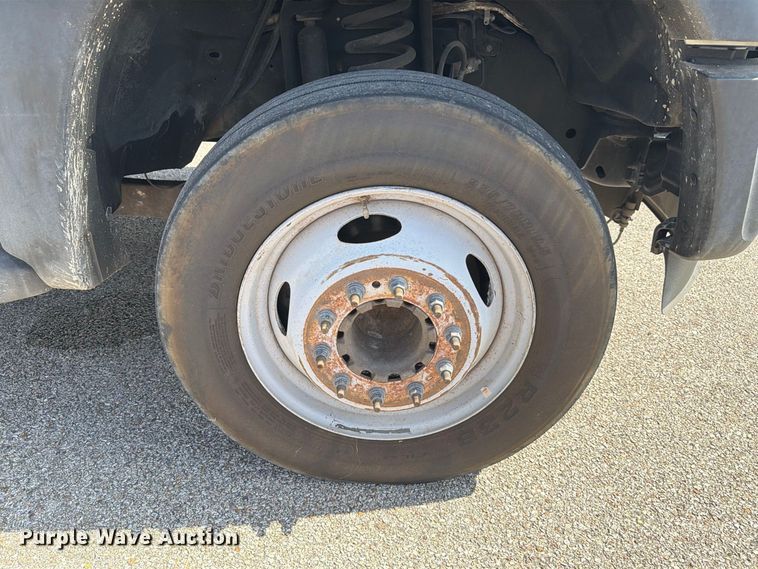 image for item EU0971 2012 Ford F450 flatbed truck