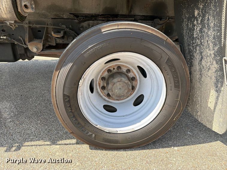 image for item EU0971 2012 Ford F450 flatbed truck