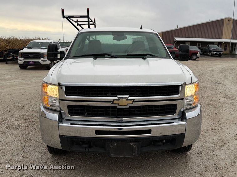 image for item EV7002 2007 Chevrolet Silverado 2500HD utility bed pickup truck