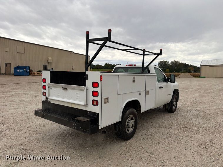 image for item EV7002 2007 Chevrolet Silverado 2500HD utility bed pickup truck