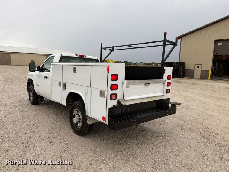 image for item EV7002 2007 Chevrolet Silverado 2500HD utility bed pickup truck