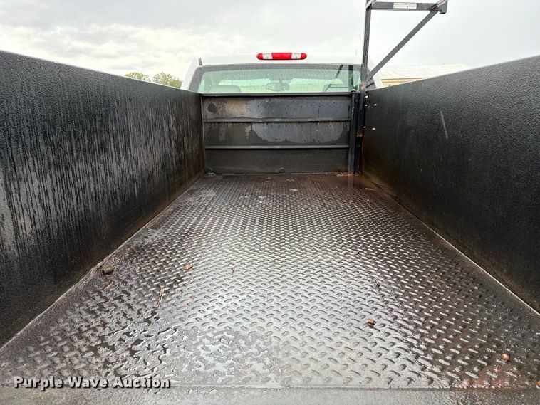 image for item EV7002 2007 Chevrolet Silverado 2500HD utility bed pickup truck