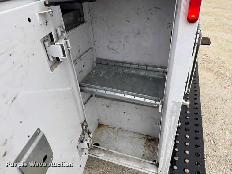 image for item EV7002 2007 Chevrolet Silverado 2500HD utility bed pickup truck