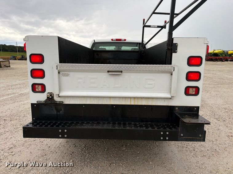image for item EV7002 2007 Chevrolet Silverado 2500HD utility bed pickup truck