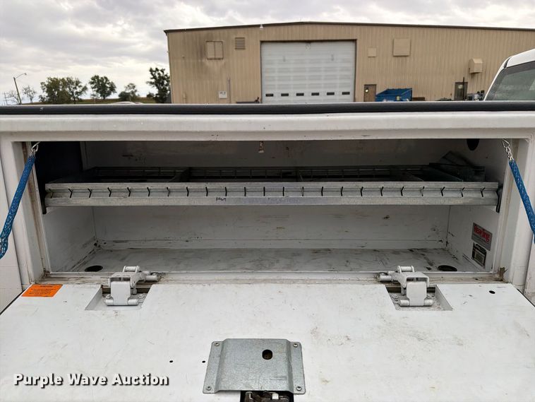 image for item EV7002 2007 Chevrolet Silverado 2500HD utility bed pickup truck